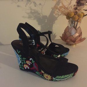 Charles by David Embroidered Wedge